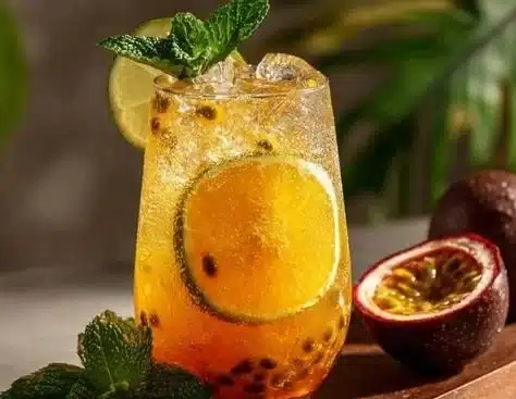 A plate of Brazilian Mounjaro garnished with fresh herbs.